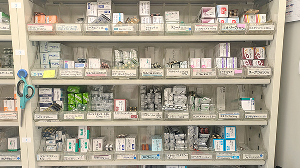 大洋薬局市原中央店の薬棚