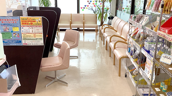 友愛薬局　常盤平店の待合スペース