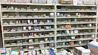 友愛薬局　常盤平店の薬棚