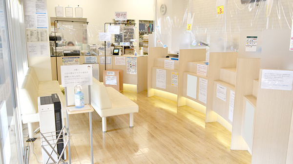 市川南口アズール調剤薬局の受付/カウンター
