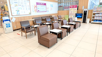 イオン薬局船橋店の待合スペース