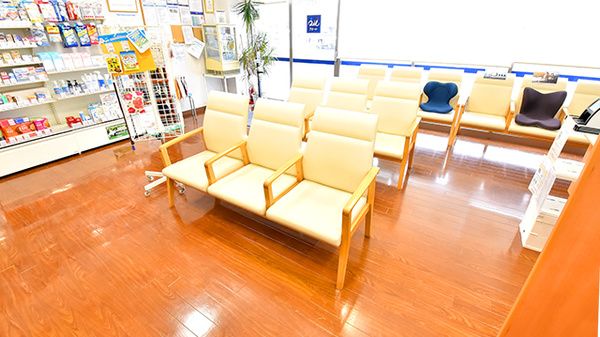 クオール薬局原木中山店の待合スペース