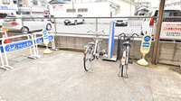 クオール薬局原木中山店の駐輪場