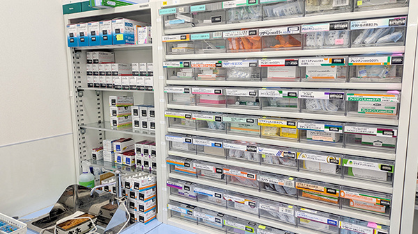大洋薬局高師店の薬棚