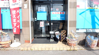 しづな薬局の入口