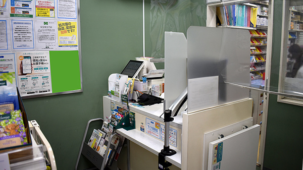 薬局トモズ大手町カンファレンスセンター店の受付/カウンター