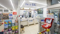 ナチュラルローソンクオール薬局神田鍛冶町二丁目店の入口