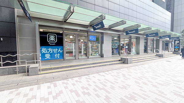 薬局トモズコレド日本橋店の外観