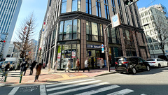 薬局トモズ銀座三丁目店の外観