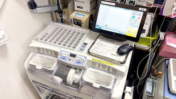 薬局トモズ品川インターシティ店の調剤器具