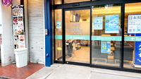 薬局トモズ　浜松町店の入口
