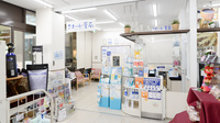 ナチュラルローソンクオール薬局城山トラストタワー店の入口