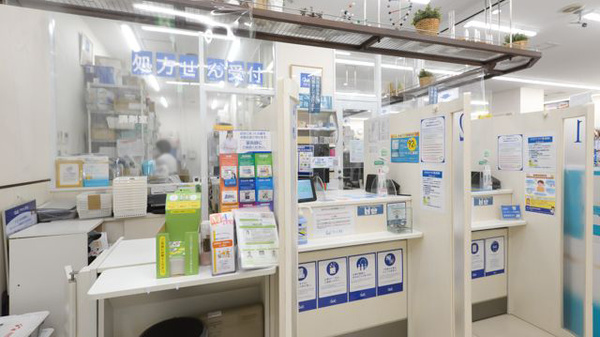 ナチュラルローソンクオール薬局城山トラストタワー店の受付/カウンター