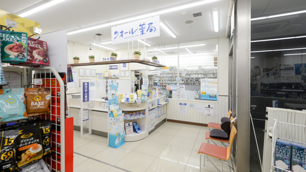 ナチュラルローソンクオール薬局高輪台駅前店の入口