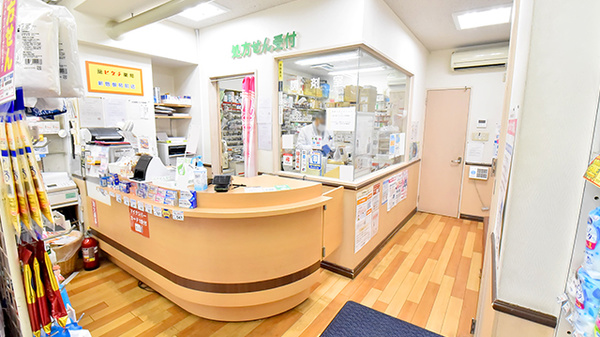 薬ヒグチ薬局 新宿御苑前店の受付/カウンター
