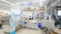 ナチュラルローソンクオール薬局西新宿七丁目店の入口
