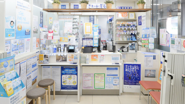 ナチュラルローソンクオール薬局西新宿七丁目店の受付/カウンター