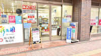 ナチュラルローソンクオール薬局新宿駅西店の入口