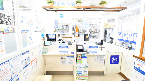 ナチュラルローソンクオール薬局新宿駅西店の受付/カウンター