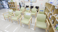 ナチュラルローソンクオール薬局東上野五丁目店の待合スペース