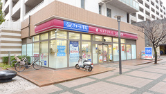ナチュラルローソンクオール薬局豊洲三丁目店の外観