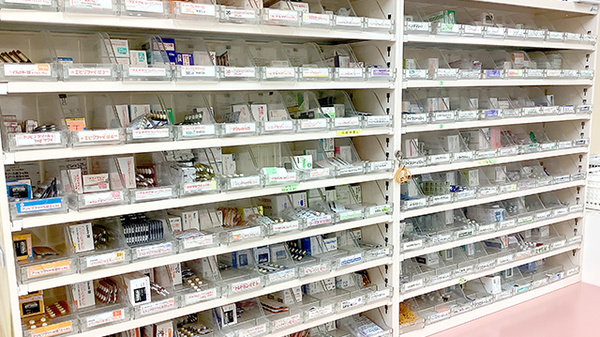 乾調剤薬局旗の台店の薬棚