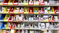 薬局トモズ洗足店の薬棚
