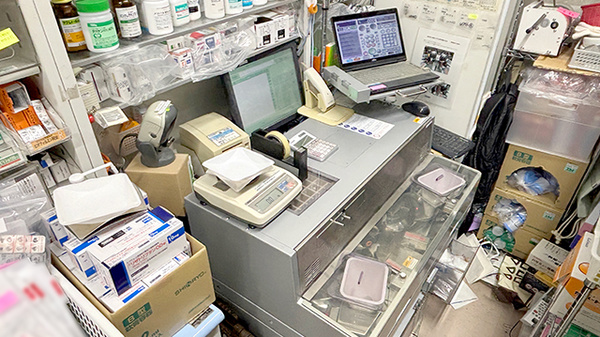 薬局トモズ中目黒店の調剤器具