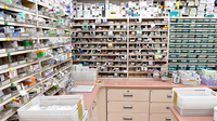 南山堂薬局上野毛店（旧メルシー薬局）の薬棚