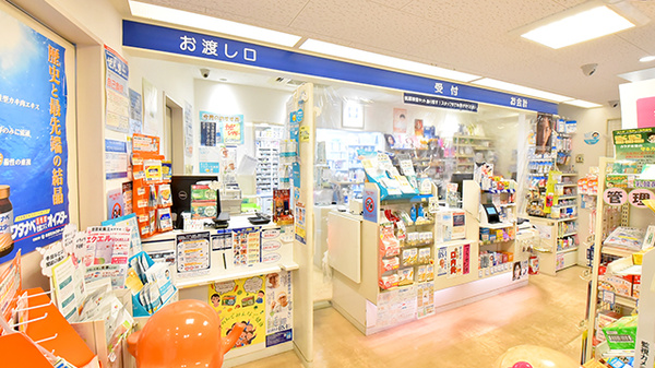 クオール薬局神宮前店の受付/カウンター