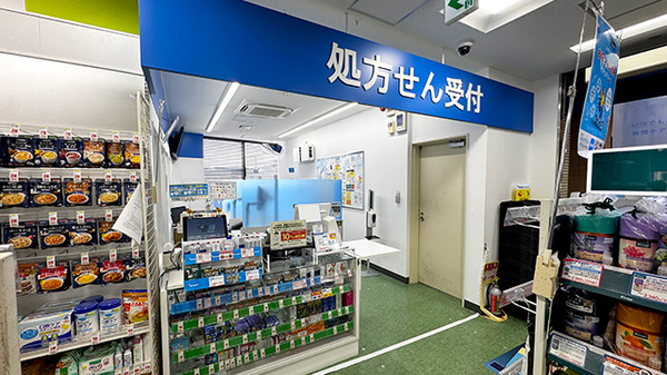 薬局トモズ京王リトナード永福町店の入口