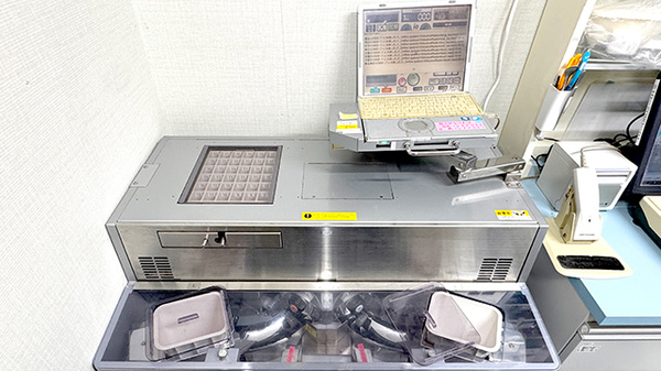薬局トモズ西永福店の調剤器具