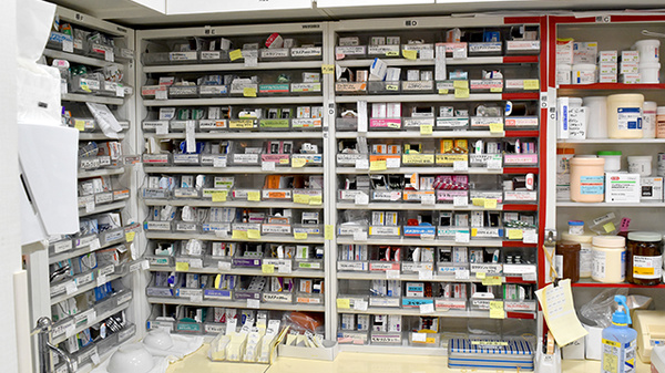 ココ薬局　荻窪店の薬棚