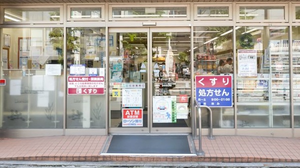 ナチュラルローソンクオール薬局目白三丁目店の入口