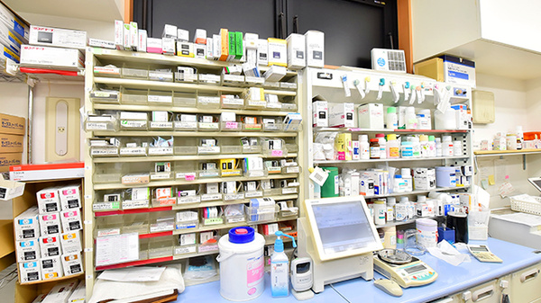ファーマライズ薬局 東十条店の薬棚