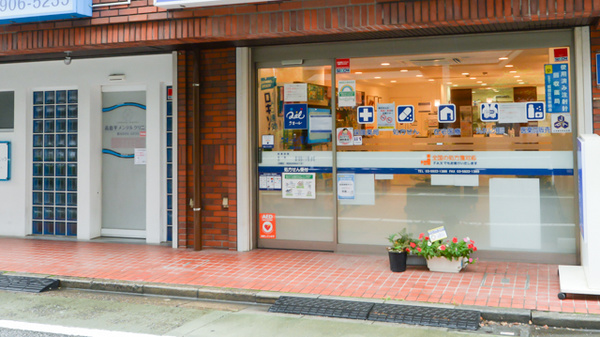 クオール薬局高島平店の入口