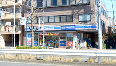 ローソンクオール薬局板橋蓮根二丁目店の外観