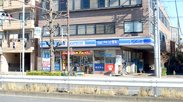ローソンクオール薬局板橋蓮根二丁目店の外観