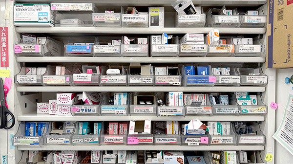 なかよし薬局 成増店の薬棚