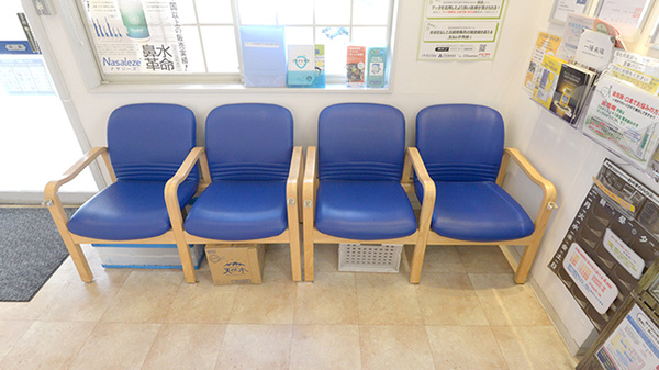 クオール薬局南田中店の待合スペース