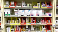 薬局トモズ大泉学園店の薬棚