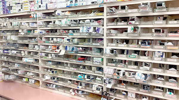 新星薬局桜台店の薬棚