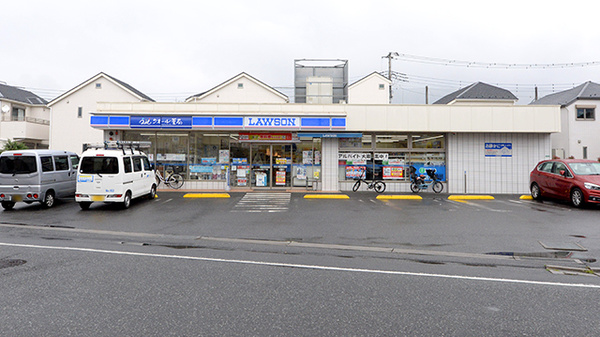 ローソンクオール薬局練馬大泉町三丁目店の外観