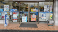 ローソンクオール薬局練馬大泉町三丁目店の入口