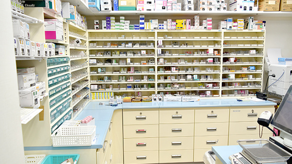 堀切のぞみ調剤薬局の薬棚