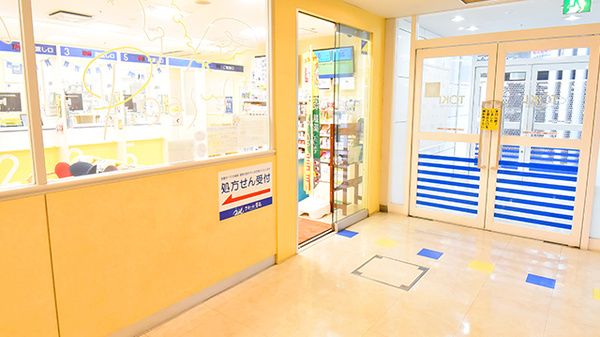 エンジェル薬局の入口