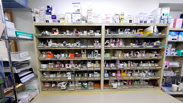 ウイン薬局江戸川瑞江店の薬棚