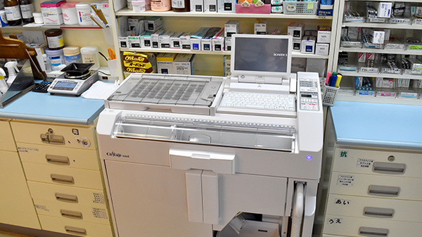 クローバー薬局　立川店の調剤器具