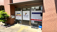 薬局ウェルファーマシーの入口