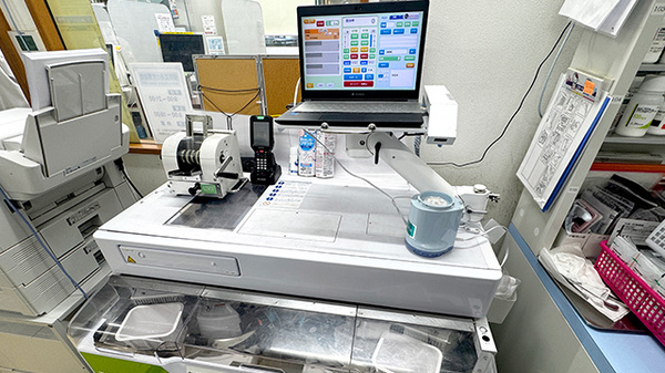 薬局トモズ武蔵境店の調剤器具